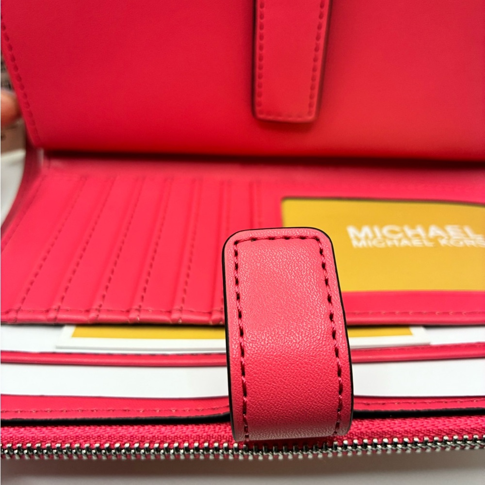 MICHAEL KORS Lg Ombré Signature Logo Double Zip Wristlet Wallet 
Hibiscus pink - Picture 4 of 8